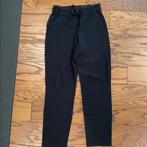 Lululemon on the fly pants